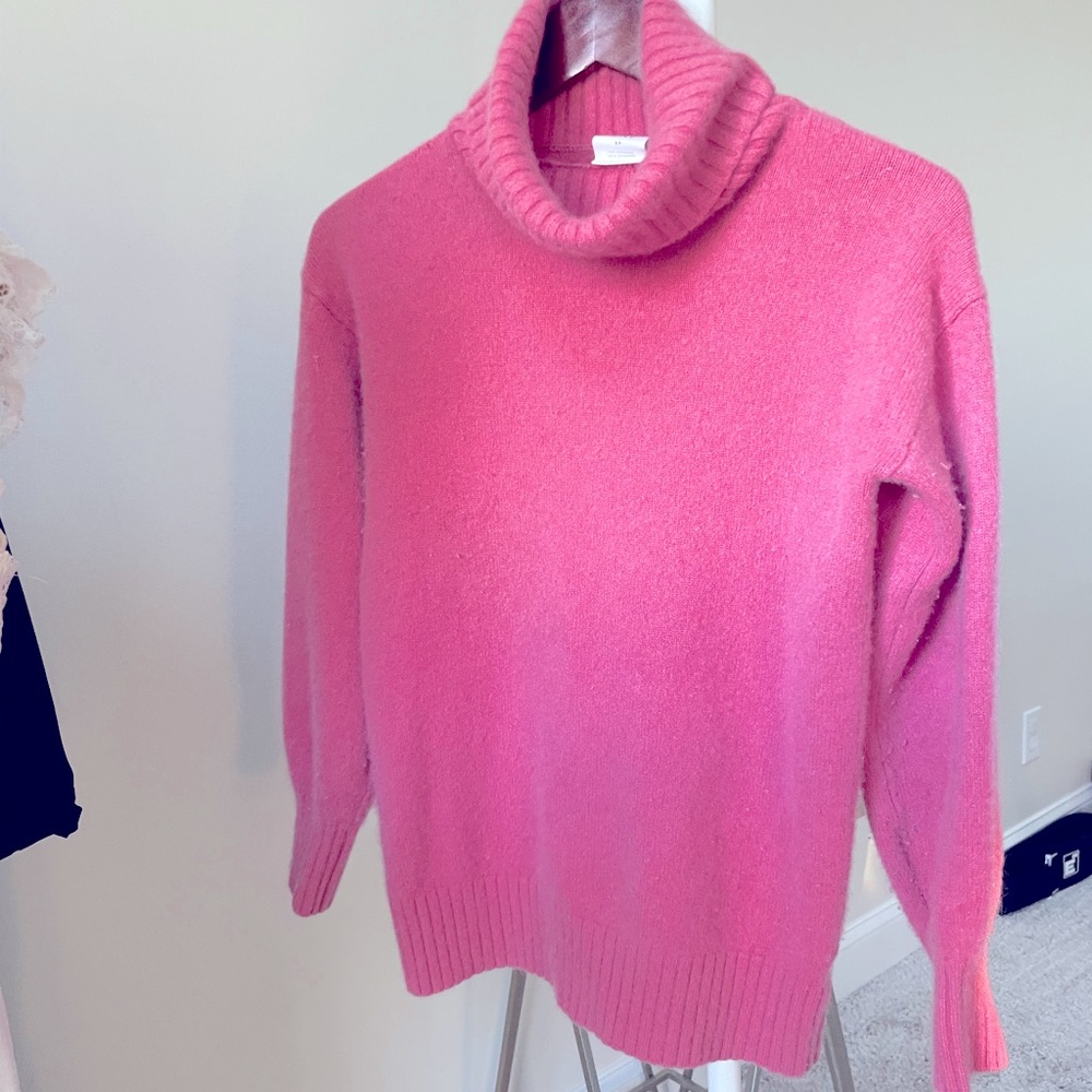 100% cashmere turtleneck pink sweater
